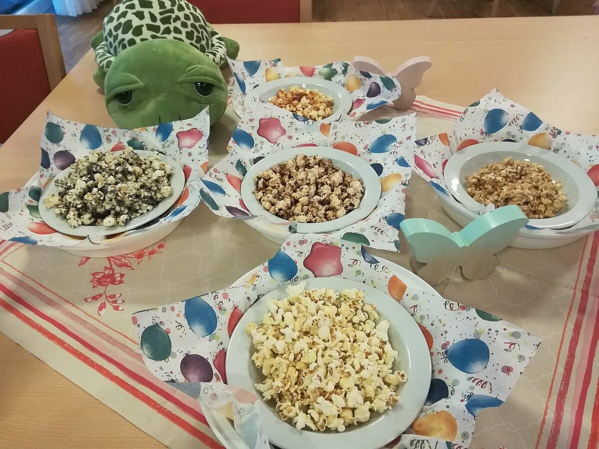 Popcorn in verschiedenen Geschmacksrichtungen für die Bewohner des Seniorenheims in Rosbach