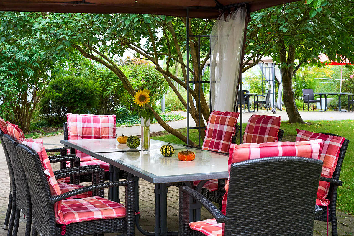 Terrasse vom Haus der Generationen Seniorenheim Untergruppenbach