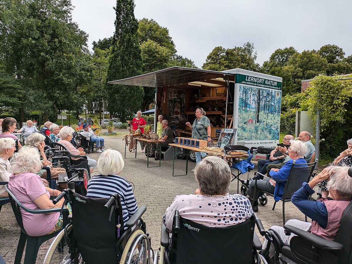 Rollende Waldschule - Lernort Natur zu Besuch