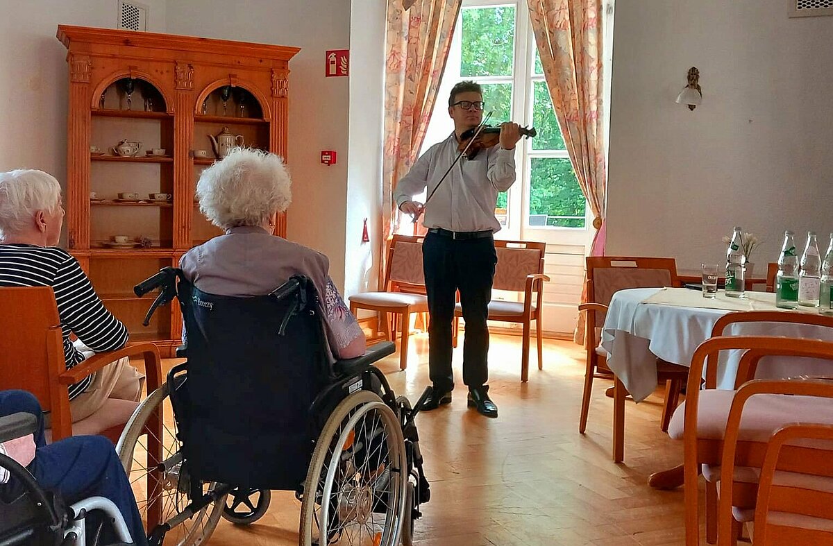 Geigenkonzert im Saal