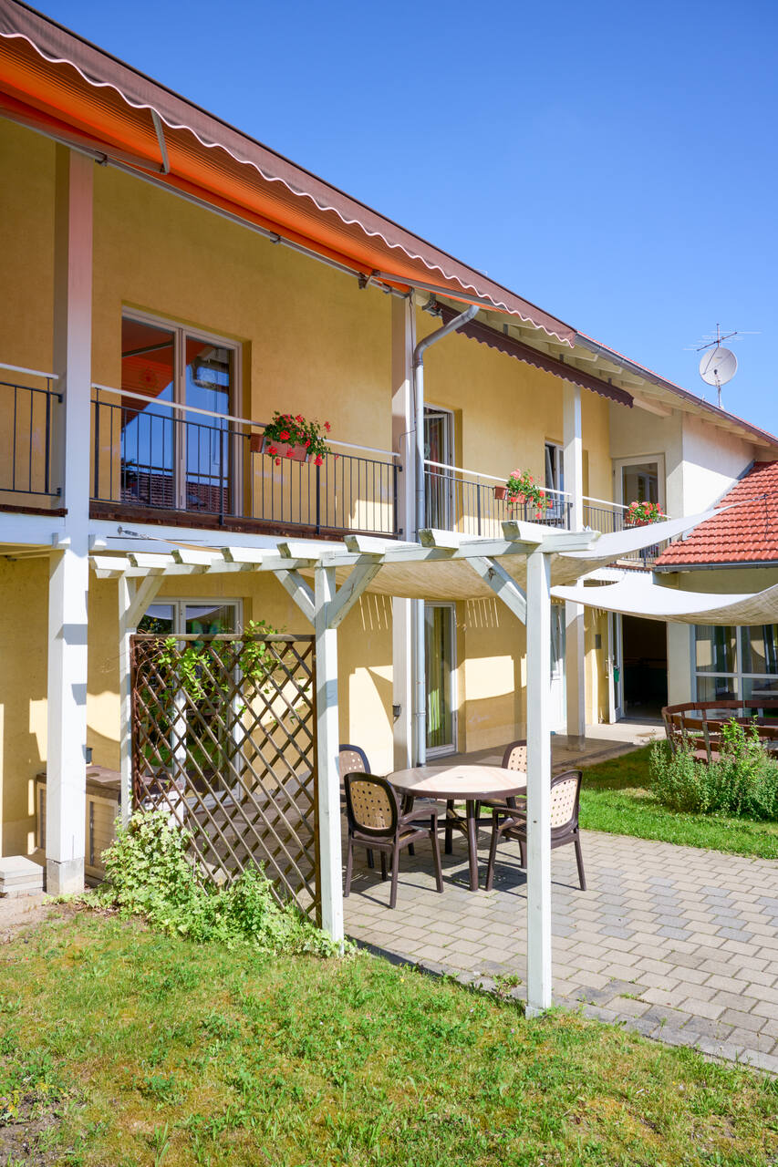 Terrasse und Balkone des AGO Seniorenzentrum Rosenthal